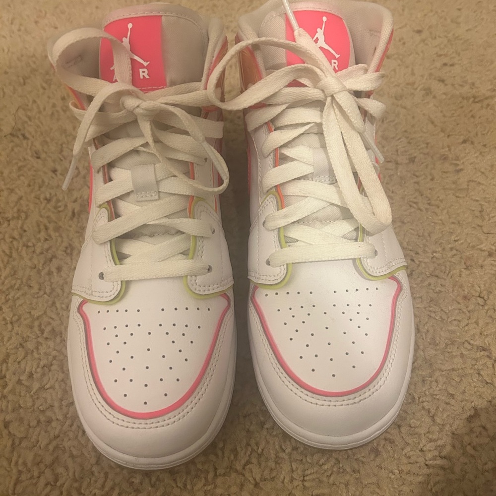 2020 Air Jordan 1 Mid SE GS “Edge Glow”